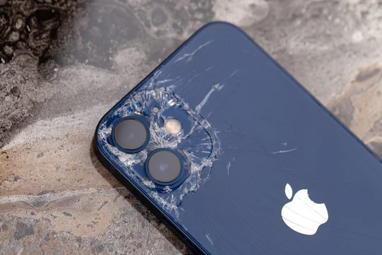 Замена задней крышки на iPhone в Краснодаре